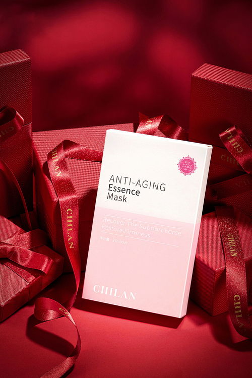 年货礼盒的红色美学 护肤品与化妆品在节日场景下的后期修图技巧
